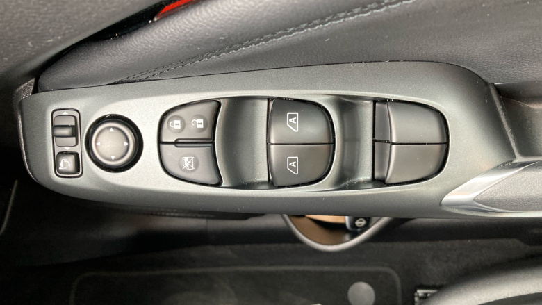 Nissan Juke 1.0 DiG-T N-Connecta 5dr Petrol Hatchback